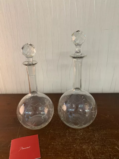 Paire de carafes taillée en cristal de Baccarat