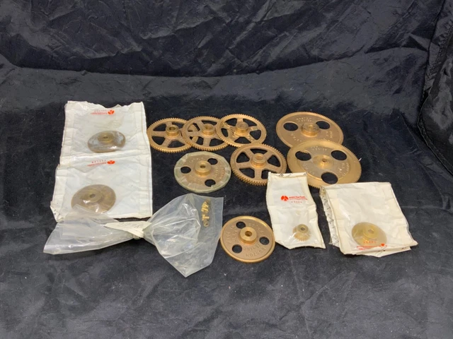 Lot (18) NOS Boston Gear Y32128, G266, G268, etc. Brass Spur Gears NIB Lot (18) NOS Boston Gear Y32128, G266, G268, etc. Brass Spur Gears NIB