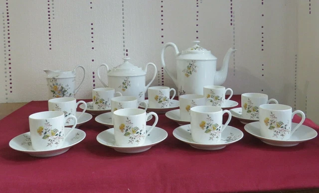 service à café 11 tasses en porcelaine de limoges Lafarge  modèle charmettes