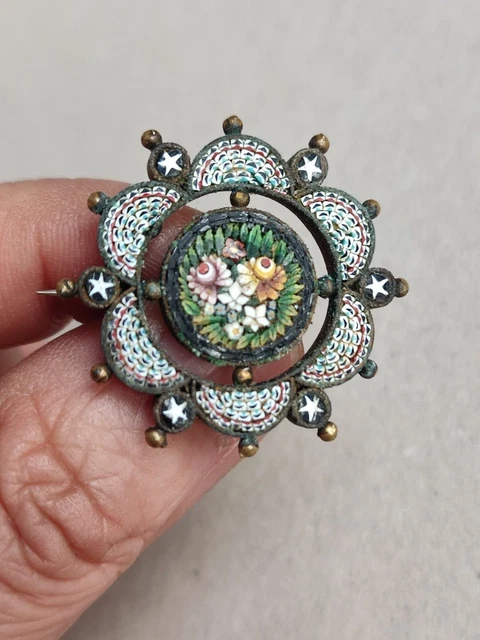 Broche Ancienne Ronde - Profil De Femme En Métal Doré - Bijou Fantaisie Vintage - Occasion
