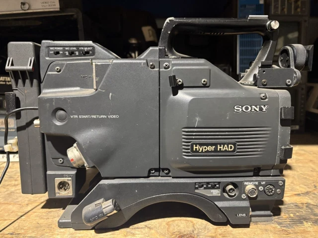 ビデオカメラ SONY DIGITAL VIDEO CAMERA DXC-D30 CA-537 Sony DXC-D30 / CA-537 Power HAD Broadcast Camera - AS-IS