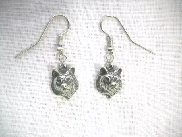 Pewter Raised Wolf Head Leader Of The Pack Wild Animal Dangling Charm Earrings