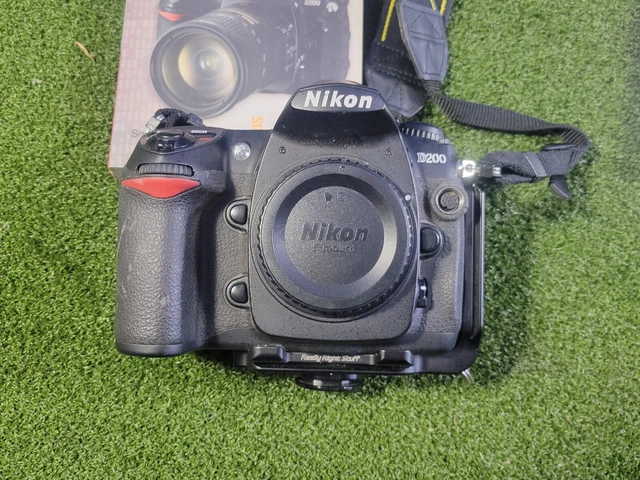 Nikon D200 10.2 MP Digital SLR Camera - Black Body Only 2