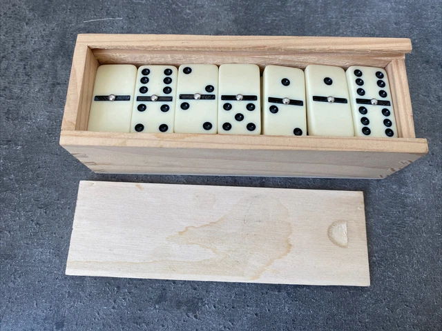 ANCIEN JEU COMPLET DE 28 DOMINOS ( Fait mains 1950 ) Magnifique
