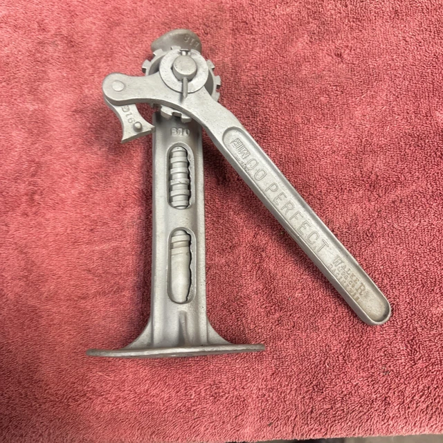 VINTAGE FORD MODEL T Model A Jack. T3390 walker perfect sandblasted