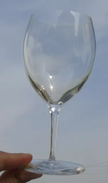 Baccarat - Verre à eau en cristal soufflé. Signé Haut. 15,7 cm
