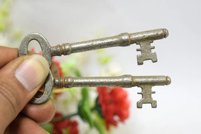 Indiano Unico da Collezione Francese Chiave Set Di 2 Great Tavolo Décor. G2-294