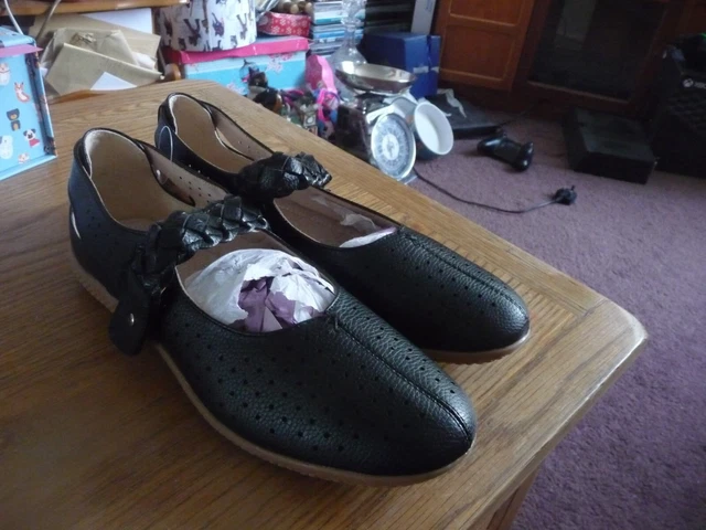 Cushion walk cheap mary jane shoes