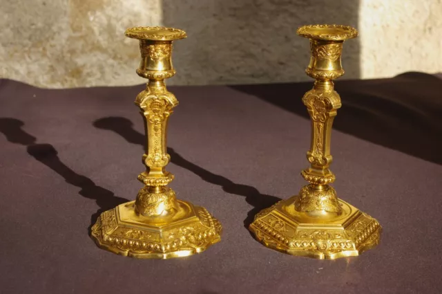 Paire 2 Bougeoirs 19ème Bronze doré ciselé style Louis XV