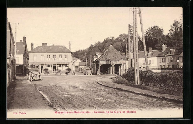 CPA Marseille-en-Beauvaisis, Avenue de la Gare et Mairie