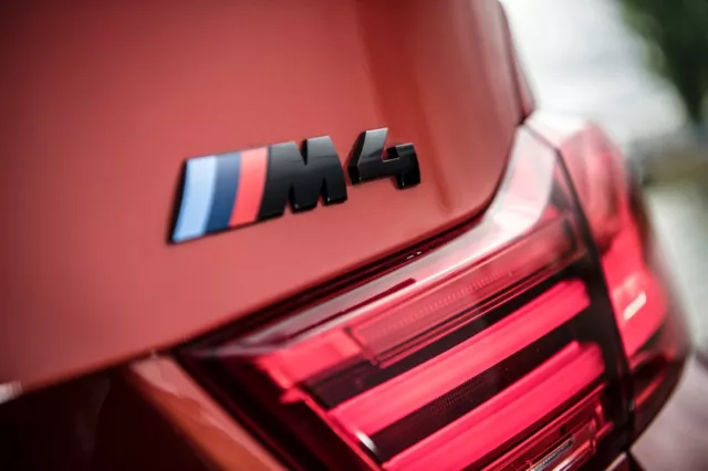 ORIGINAL BMW M4 Emblem Schriftzug Heckklappe SCHWARZ 51148068579