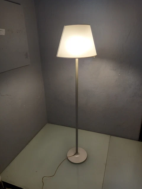 piantana design anni 80 melampo adrian gardere per artemide 134x24 arriva a 163