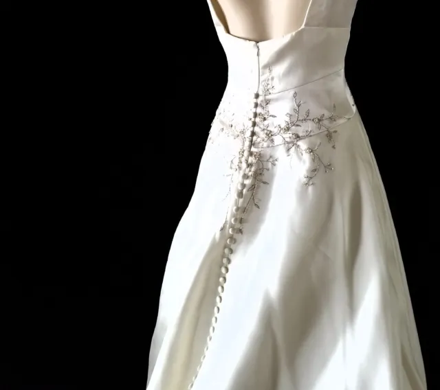 Couture Wedding Gown Size 6. Alteration to re-size is included.