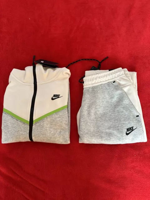 Tuta nike sales grigia e bianca
