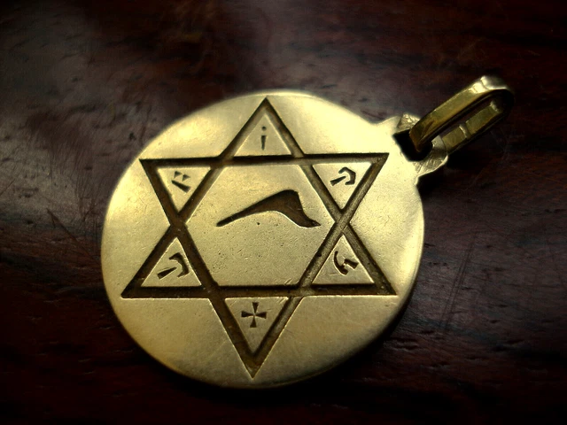 Collier Ras Du Cou En Or Jaune 18 Carats Brossé - 66,27 Grammes, Poinçon Tête D'Aigle Avec Écrin