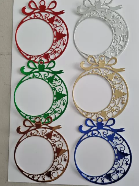 Schöne weihnachtliche hohle Kubeln mit Schleifenstanzungen/Kartenauflagen