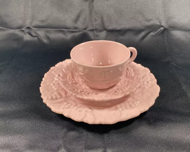 VINTAGE PV ITALY MAJOLICA PINK GRAPES LEAVES  Set Of 3