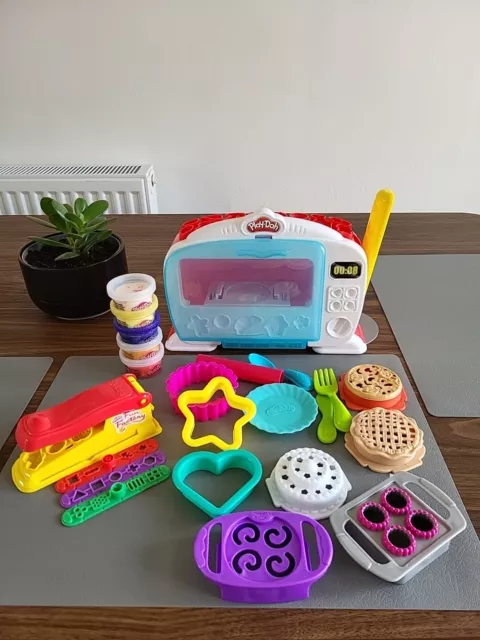 Play-Doh B9740EU4 Kitchen Creations Magical Oven Set Plus Fun Factory Set