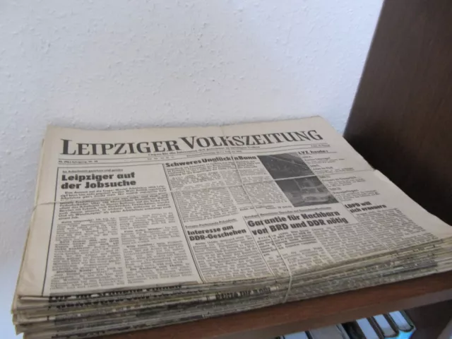 Zeitgeschichtliche Dokumente zur Wende in d. DDR, Zeitungen:  Febr., März. 1990