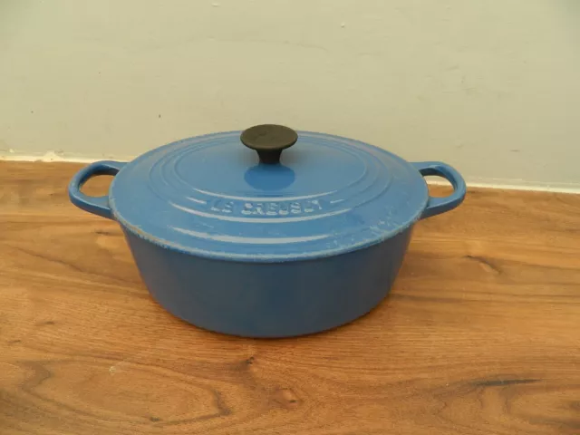 Le Creuset Gusseisen Auflaufschale und Deckel - blaue Oberfläche - Gr. 25