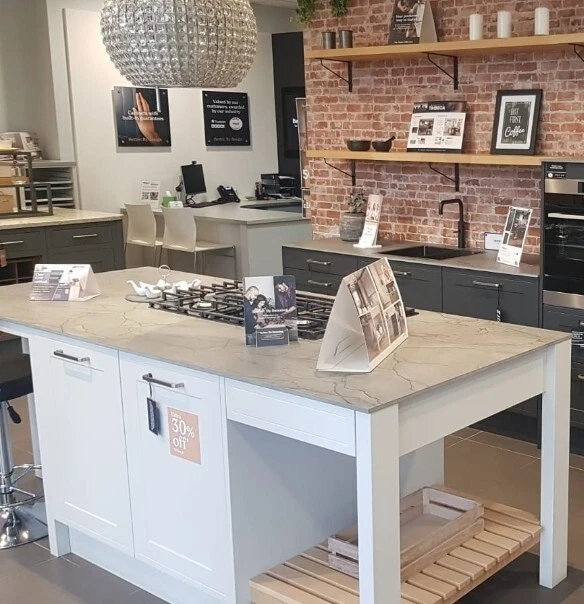 KITCHEN ISLAND (HOWDENS) ex display With AEG HOB £2,750.00 PicClick UK