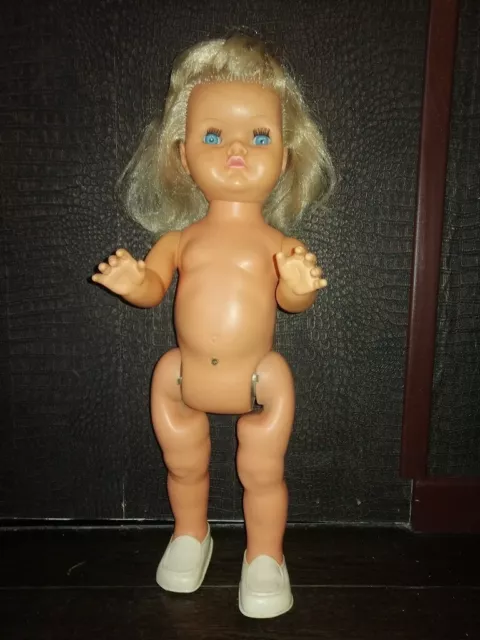 poupée électrique marcheuse SUZIE - BELLA 53 cm années 1966, elle fontionne