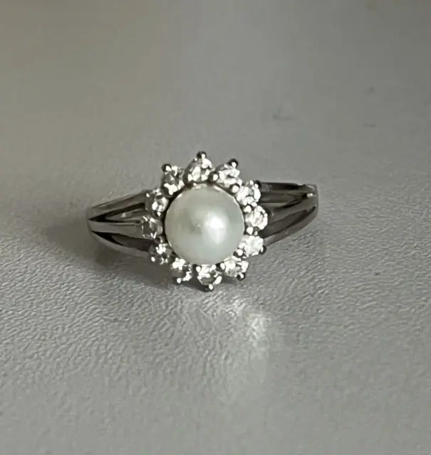 4706- Bague Fleur Or Gris Perle Diamants