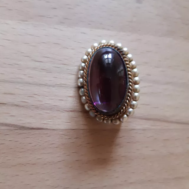 Brosche oval mit Stein violett / lila und Perlenkranz, sehr alt, Vintage