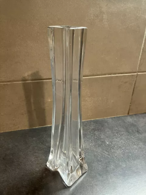 Grand vase soliflore en cristal soufflé signé Daum Design XXème