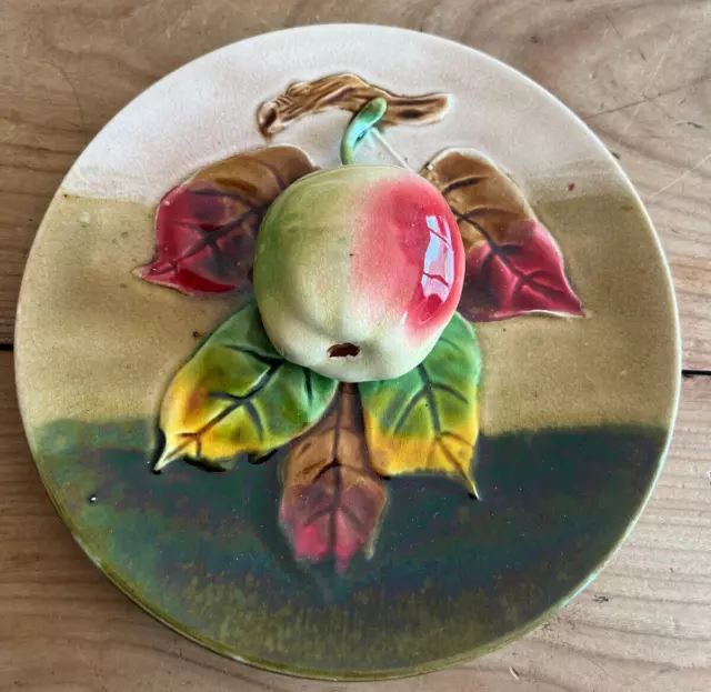 assiette ancienne N35 barbotine pomme