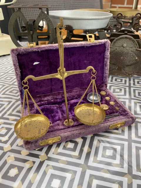 Alte Feinwaage Goldwaage Apothekerwaage im Etui Messing Gewichte
