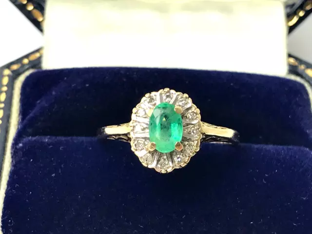 1988 Emerald and Diamond 9ct Gold Cluster Vintage Emerald Diamond Ring - Size M 2