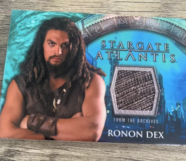 Stargate Atlantis Season 3&4 Costume Card Jason Momoa / Ronon Dex [arms crossed]