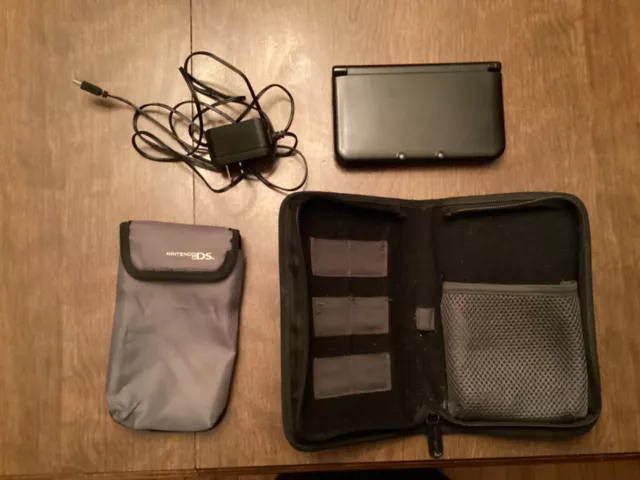 Nintendo 3 DS XL with case & cord good used condition