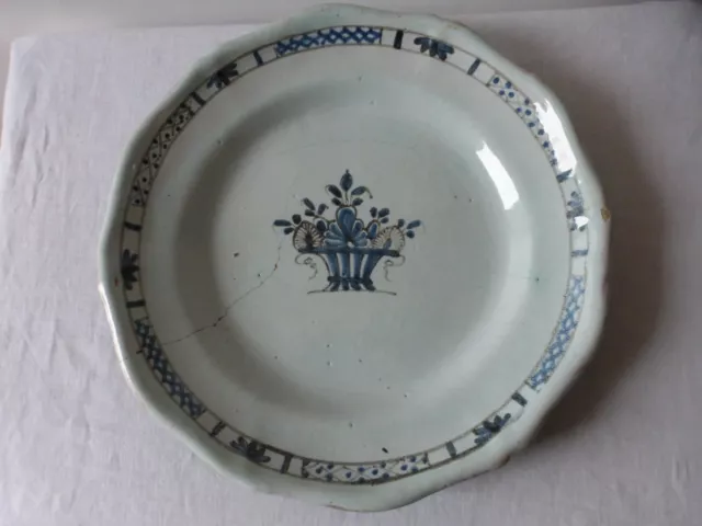 Ancien plat faience "cul noir" Nord France XIXème. Antique charger plate.Staples