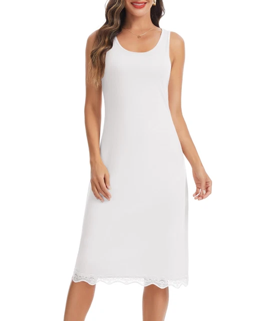 Love Triangle - Robe courte en broderie anglaise avec ourlet bouffant et bordures dentelle