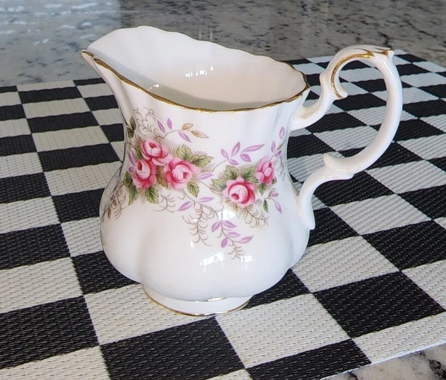 VINTAGE ROYAL ALBERT bone china Lavender Rose Pattern Creamer jug 4.99