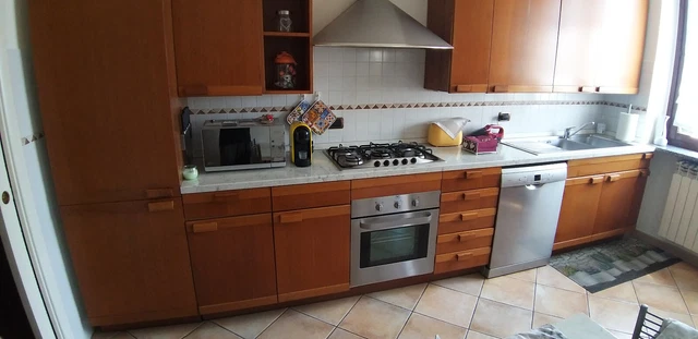 cucina completa di elettrodomestici usata