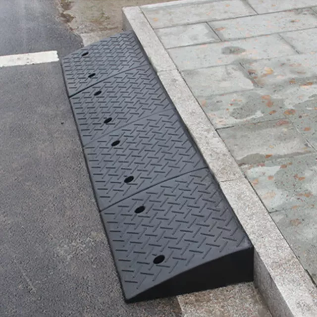 2PCS Kerb Ramp Curb Ramps Heavy Duty Driveway Threshold Ramps Rubber Kerb Ramps