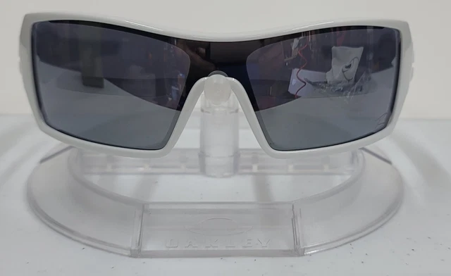 Oakley 2nd Gen Oil Rig T-Pain Sunglasses, RARE with Black Iridium Lens, NIB! Oakley 2nd Gen Oil Rig T-Pain Sunglasses, RARE with Black Iridium Lens, NIB!