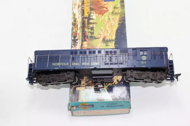 HO Scale ATHEARN Norfolk & Western 164 Trainmaster VTG Powered Diesel - WRG Box
