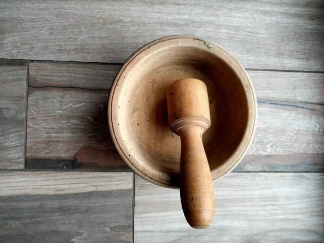 Vieux Mortier Et Pilon En Bois Massif - XIXe Siècle - Déco Ou Cuisine