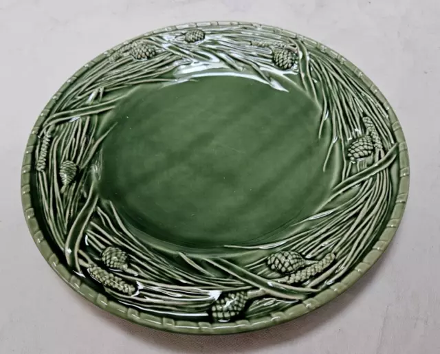 Bordallo Pinheiro Portugal green pinecone Plate 10 1/4