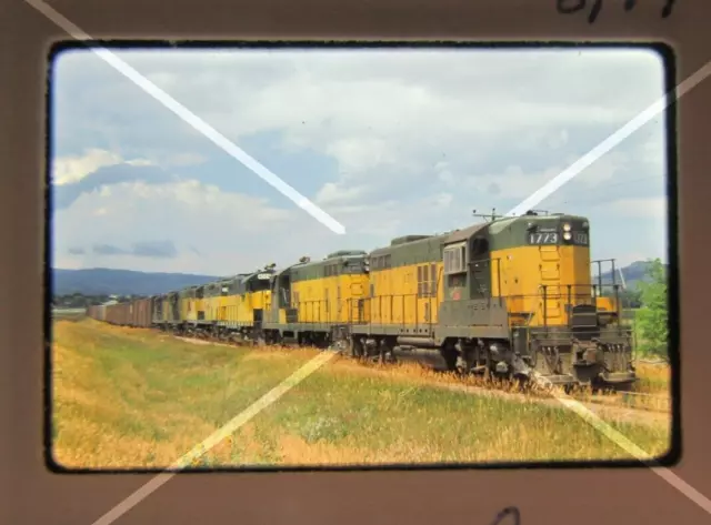 Duplicate '74 Kodachrome Slide CNW Chicago Northwestern 1773 GP9 action   40S38