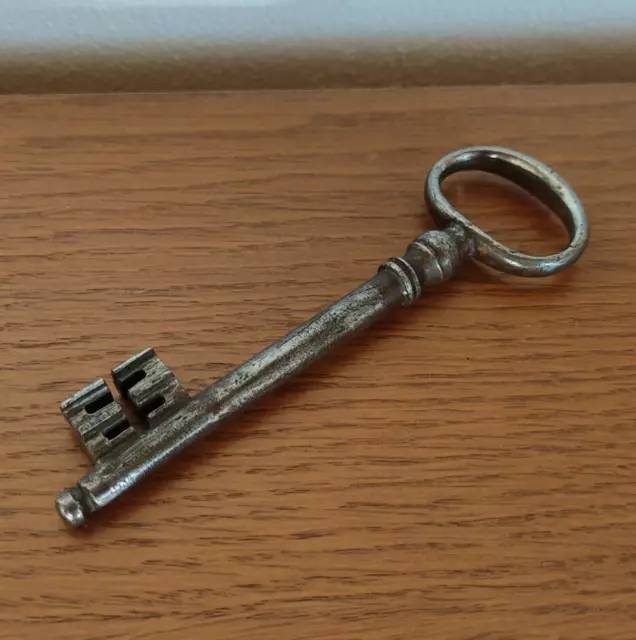 Schöner Antiker Schlüssel aus Eisen Volldornschlüssel 13 cm barock? 72 Gramm Alt