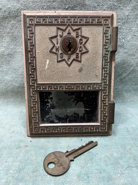 "Puerta de buzón de correo Corbin 1968 vintage con cerradura y llave 3-5/8""x5"""