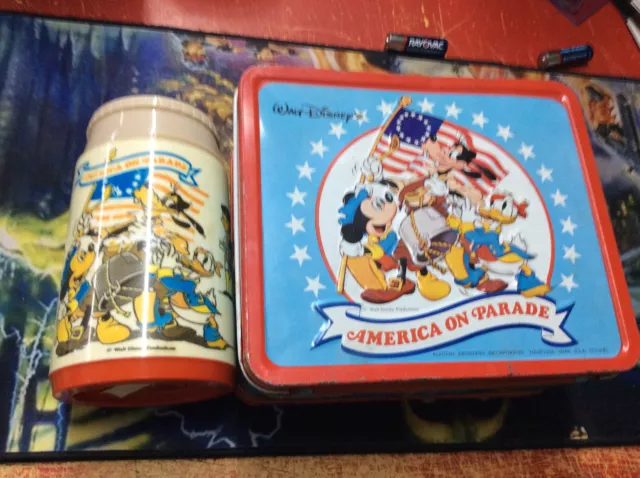 1976 Aladdin Walt Disney AMERICA ON PARADE Metal Lunchbox & Thermos