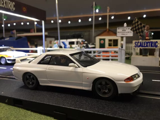 Scalextric compatible HPI Racing -  NISSAN SKYLINE GT-R R32  Crystal White