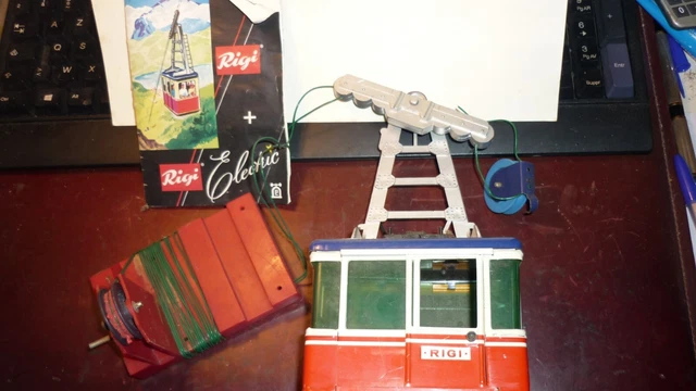 Collection de 16 jouets en tolè mécaniques a remonter Paya (Neu und