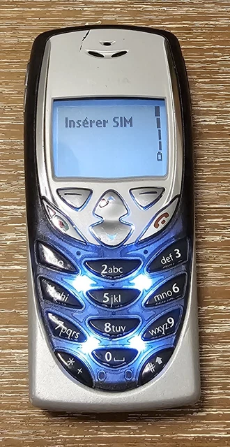 Nokia 8310 Désimlocké + Chargeur + Coque Dual SIM + Casque Filaire + Notice